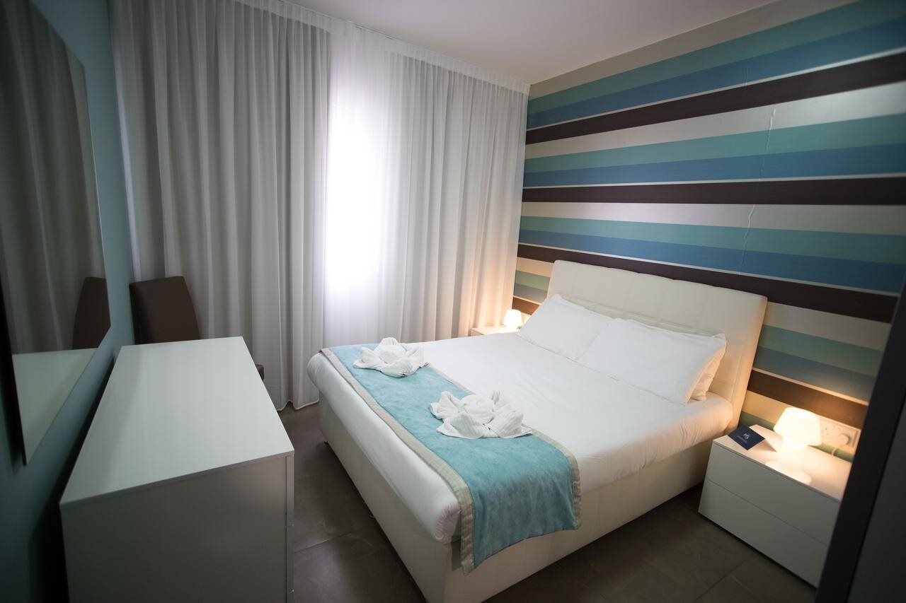 115 The Strand Hotel And Suites Gzira Exterior foto